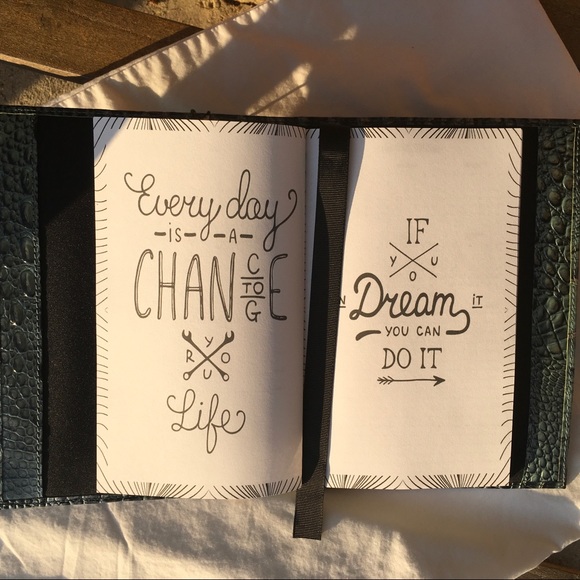 🥰Brahmin 5yr Planner “Blossom’ NWT🥰 - Picture 5 of 9